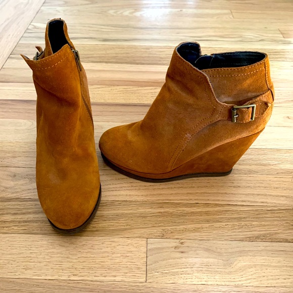 DV by Dolce Vita Shoes - ⭐️DV by Dolce Vita Suede Booties